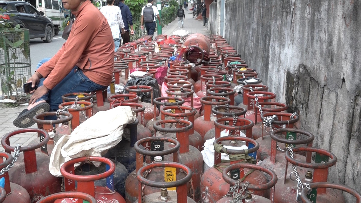 सरोकारवालाको आपत्तिका बीच सेनालाई ग्यास डिपो संचालन गर्न दिने तयारी, समस्या समाधान हाेला ?